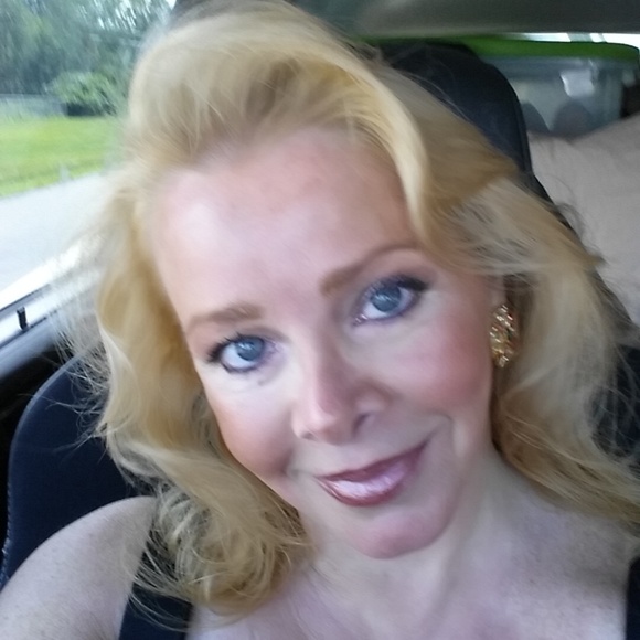 Meet your Posher, Evette - Picture 2 of 5